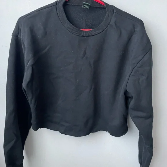 wild fable Cropped Black Crew Sweatshirt - Picture 2 of 3